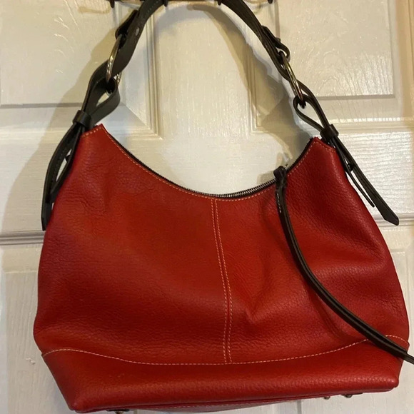 Dooney &  Bourke red pitbull shoulder bag with silver hardware - Picture 2 of 11